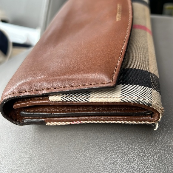 FANTASTIC CONDITION BURBERRY NOVA PLAID WALLET - Picture 7 of 9